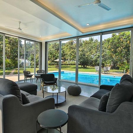 Twilight Grove By Stayvista - Pool- View Villa With Manicured Lawn, Contemporary Interiors & Home Theatre カルジャット エクステリア 写真