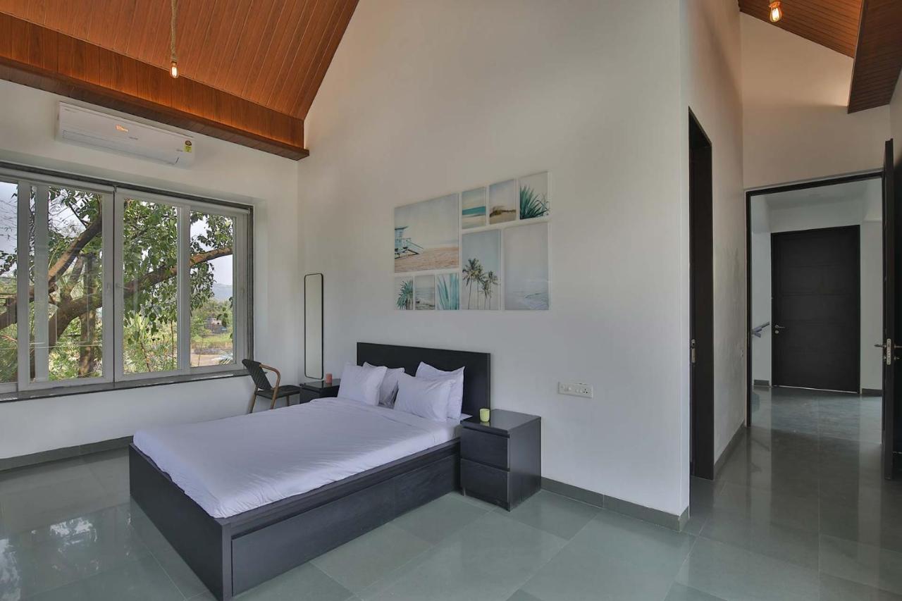 Twilight Grove By Stayvista - Pool- View Villa With Manicured Lawn, Contemporary Interiors & Home Theatre カルジャット エクステリア 写真