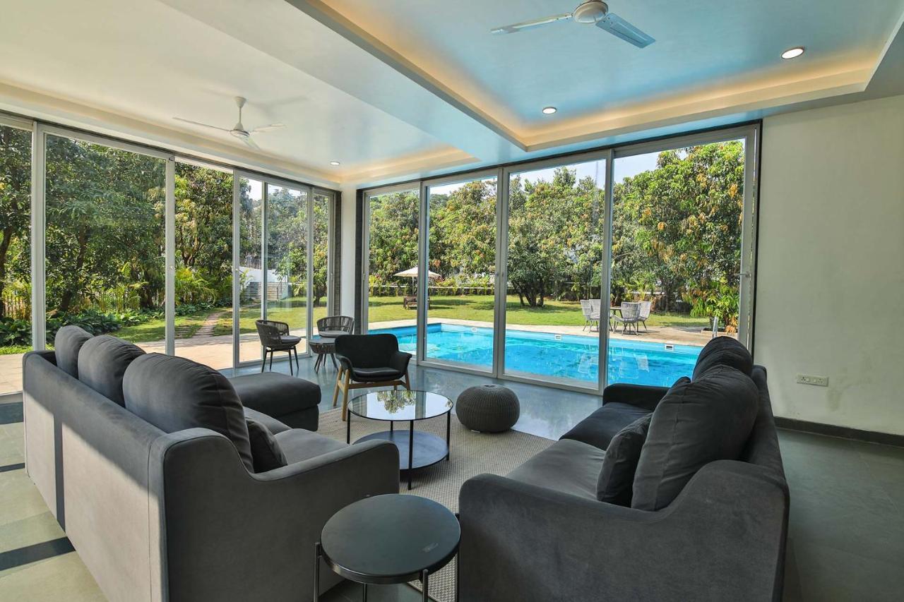 Twilight Grove By Stayvista - Pool- View Villa With Manicured Lawn, Contemporary Interiors & Home Theatre カルジャット エクステリア 写真