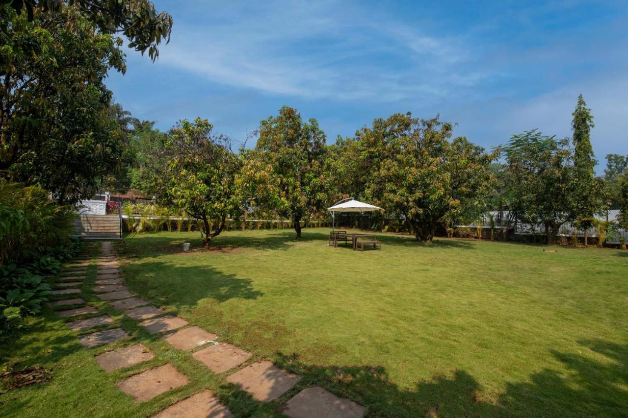 Twilight Grove By Stayvista - Pool- View Villa With Manicured Lawn, Contemporary Interiors & Home Theatre カルジャット エクステリア 写真