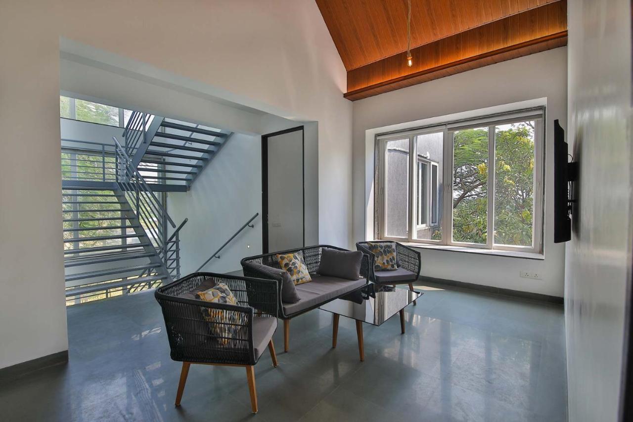 Twilight Grove By Stayvista - Pool- View Villa With Manicured Lawn, Contemporary Interiors & Home Theatre カルジャット エクステリア 写真